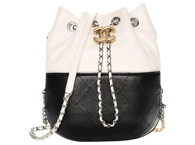 Borsa a secchiello Chanel Gabrielle in pelle trapuntata Nero Bianco