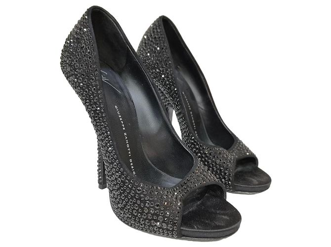 Giuseppe Zanotti Pumps Schwarz Strass
