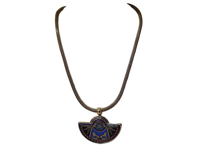 Michaela Frey Collier Pendentif Émail Lions et Roue Solaire Noir Rouge Bleu Multicolore Vert Bijouterie dorée