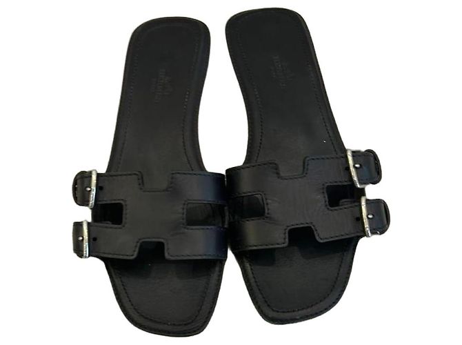 Hermès Chypre Black Leather Flat Sandals