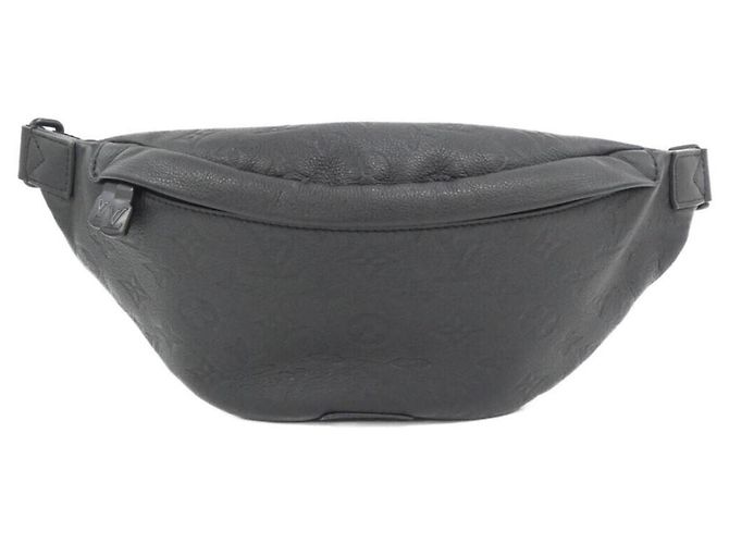 Louis Vuitton Monogram Shadow Discovery Bumbag PM Noir Monogramme
