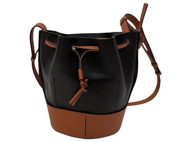 Piccola borsa a secchiello Balloon di Loewe in pelle nera e marrone Nero
