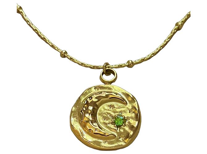 Autre Marque Collar con colgante de luna y estrella en tono dorado con piedra verde