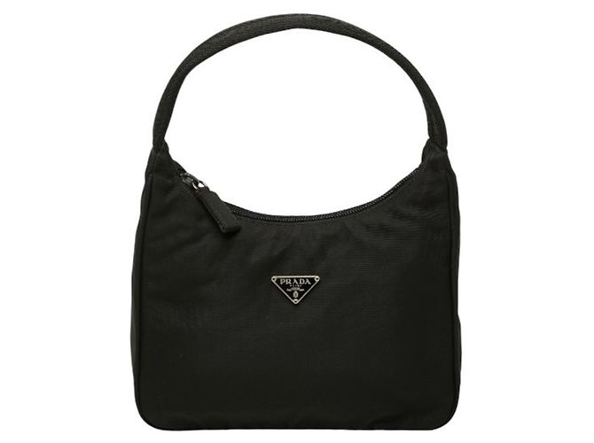 Sac à main Prada en nylon noir avec plaque logo triangle