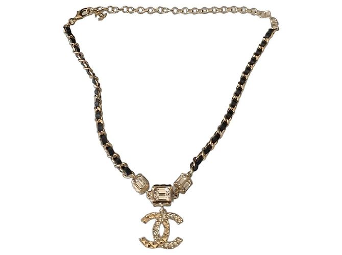 Colar Chanel CC com cristais e couro entrelaçado Gold hardware