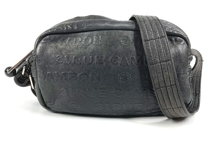 Bolsa Pochette Chanel em couro preto