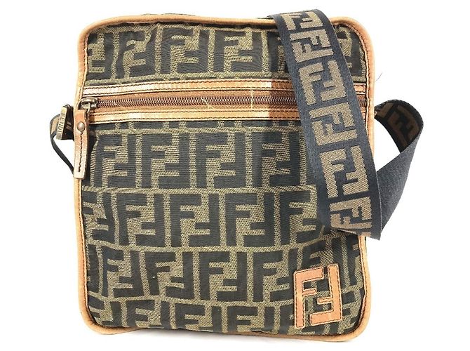 Bolsa Fendi Zucca Logo de couro marrom