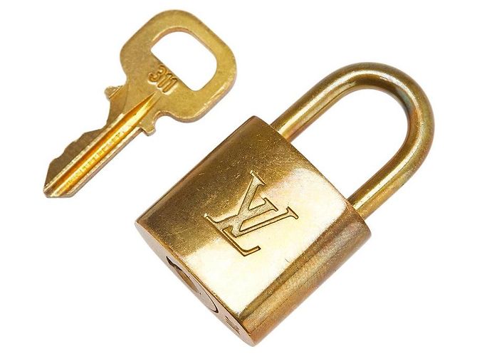 Conjunto de cadeado e chave Louis Vuitton Acessório Dourado Metálico