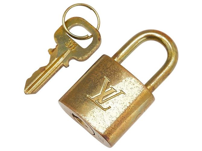 Juego de Llaves de Candado Louis Vuitton Accesorio Dorado Metálico
