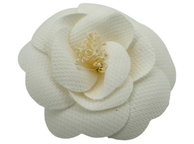 Timeless Chanel Camelia Stoffbrosche Weiß