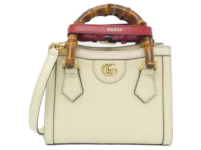 Bolsa Gucci Diana em couro branco