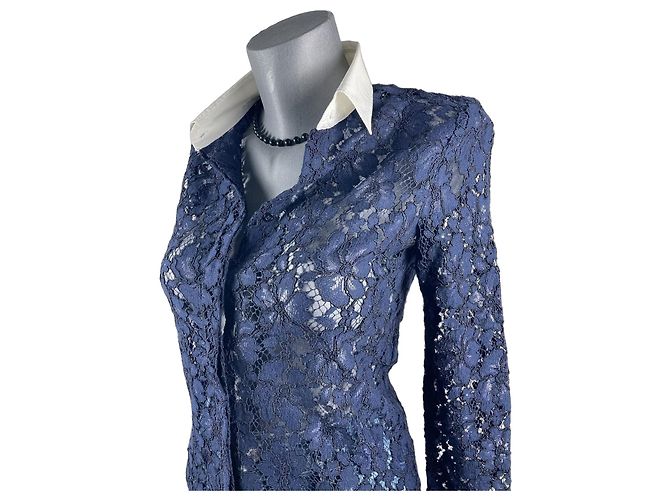 Sandro Paris Top de encaje floral azul marino con cuello blanco contrastado