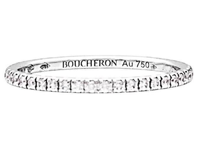Anillo Boucheron, « Epure », oro blanco, diamantes.