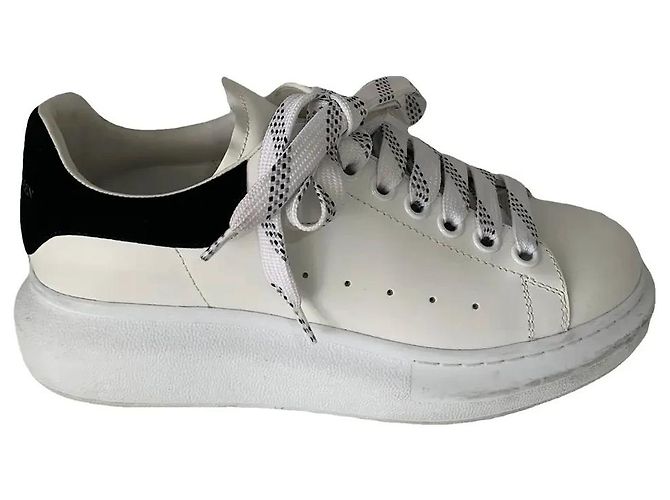 Alexander McQueen Baskets Oversized Cuir Blanc et Daim Noir