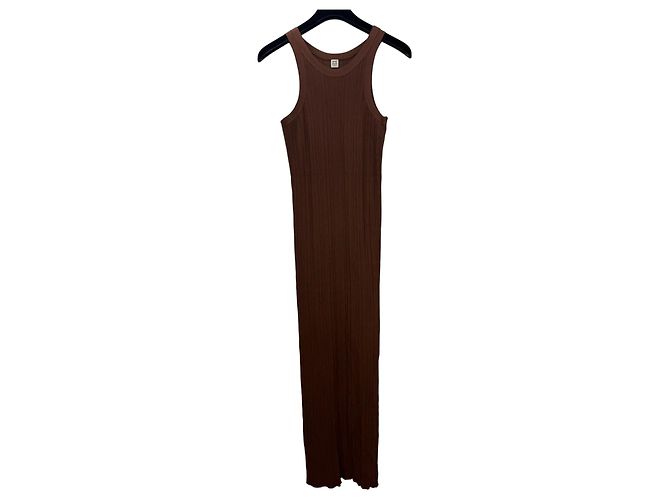 Totême Geripptes Strick-Maxikleid Braun