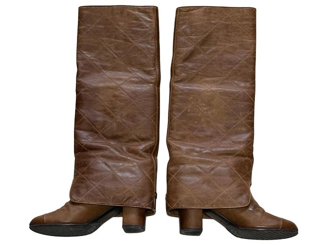 Chanel gesteppte Leder-Kniehochstiefel Braun