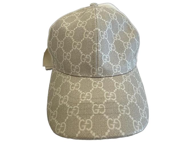 Boné Gucci GG Monogram Bege