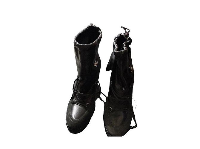 Moncler Botas de Plataforma em Couro e Camurça Preto