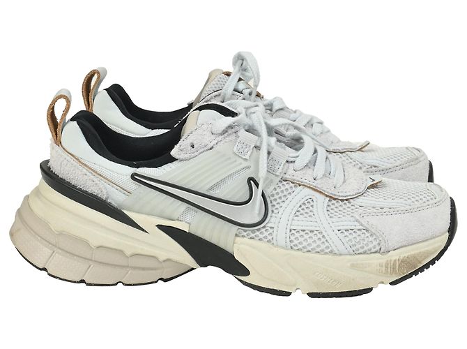 Baskets Nike V2K Run en Summit White Mixed Media Blanc Écru