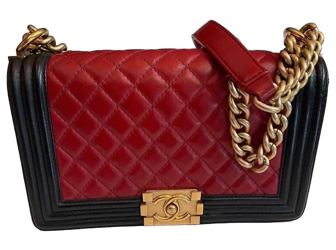 Chanel Boy Medium in agnello rosso Nero