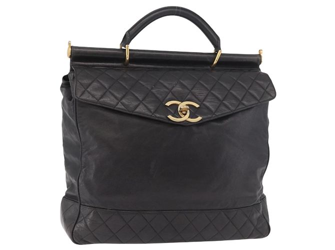 Bolsa CHANEL Matelasse em pele de cordeiro preta e dourada CC Auth 183326A Preto Dourado