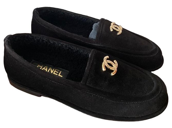 Mocassini Chanel in velluto nero con logo CC