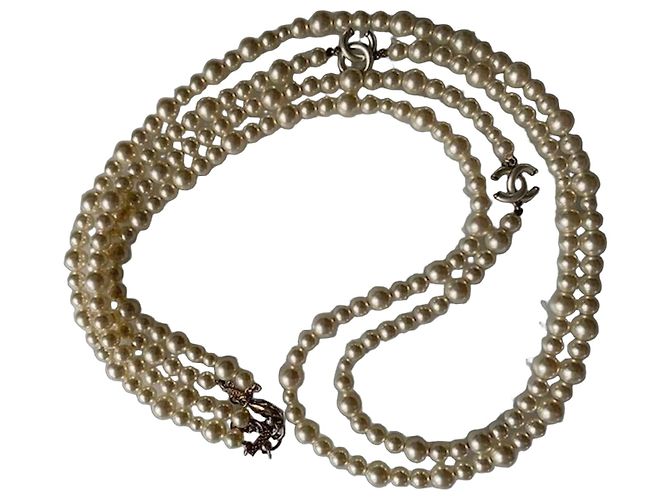 Chanel Perlenhalskette mit CC-Charms Roh Gold hardware