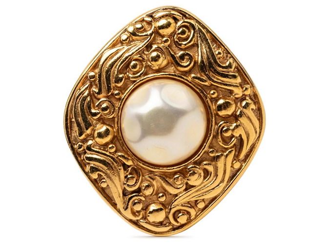 Broche Chanel chapado en oro Dorado
