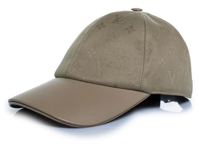 Louis Vuitton, First cap in beige