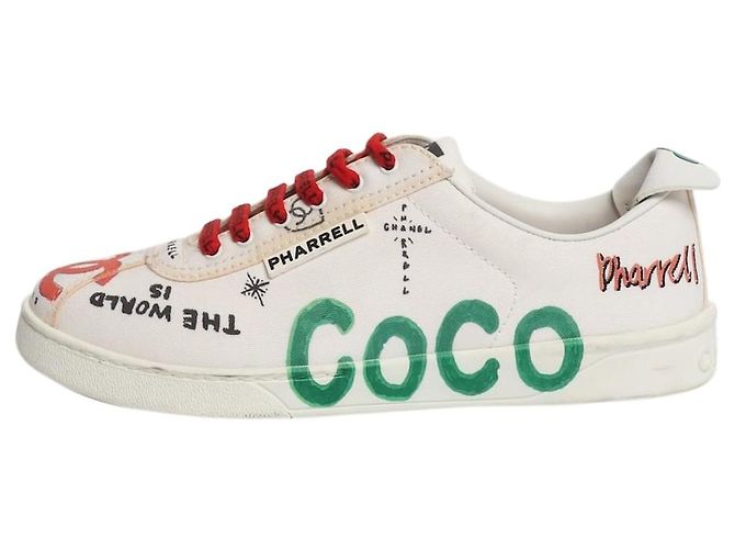 Chanel Weiße Pharrell Williams Canvas-Sneaker - Größe EU 40