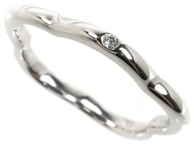 Anel Chanel em ouro branco 18K Camélia e diamante