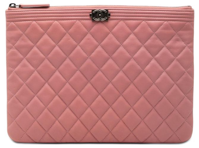 Chanel Rosa Boy O Case Clutch aus gestepptem Lammleder Medium Pink Golden