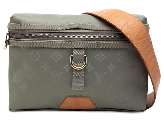 Louis Vuitton Gray Monogram Titanium Messenger PM Marron Gris