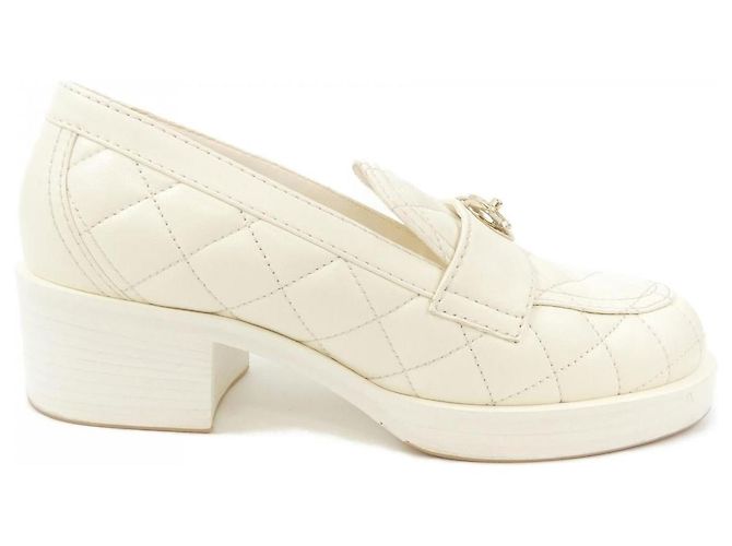 Timeless Chanel Leder Pumps Weiß