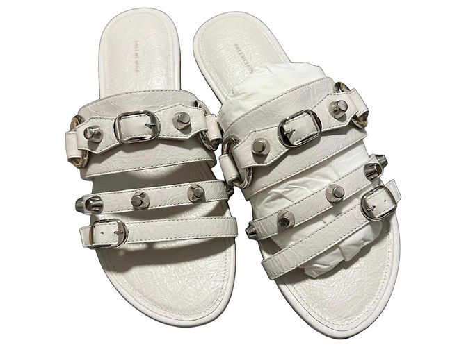 Balenciaga Sandali Piatti in Pelle Bianca Bianco