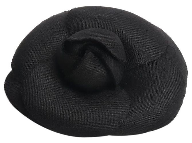 Chanel Piccola spilla floreale camelia nera Nero