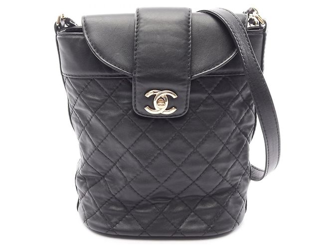 Borsa a tracolla Chanel Matelassé in pelle nera Nero
