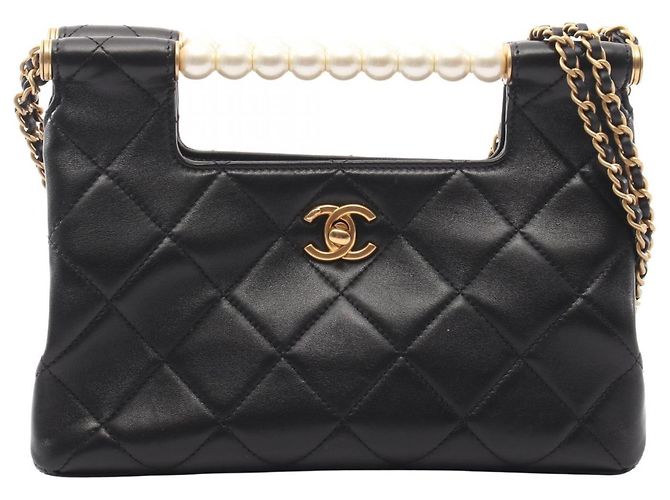 Timeless Bolsa de Ombro 2-Way Chanel Matelassé com Alça de Pérolas Preto