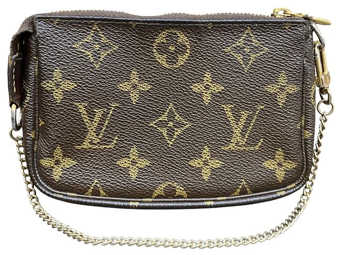 Louis Vuitton Mini Pochette Accessoires Castaño Monograma