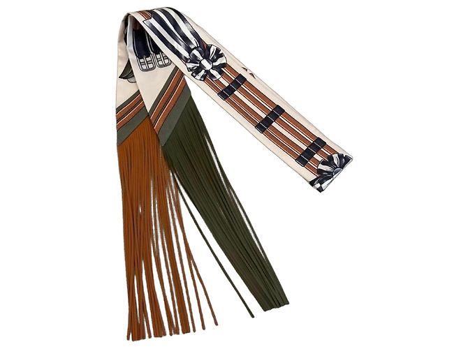 Hermès Twilly 86 Jumping de seda com franjas Marrom Branco Bege Azul escuro