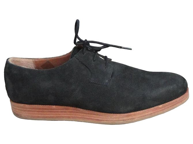 Autre Marque Derby-Schuhe aus schwarzem Wildleder