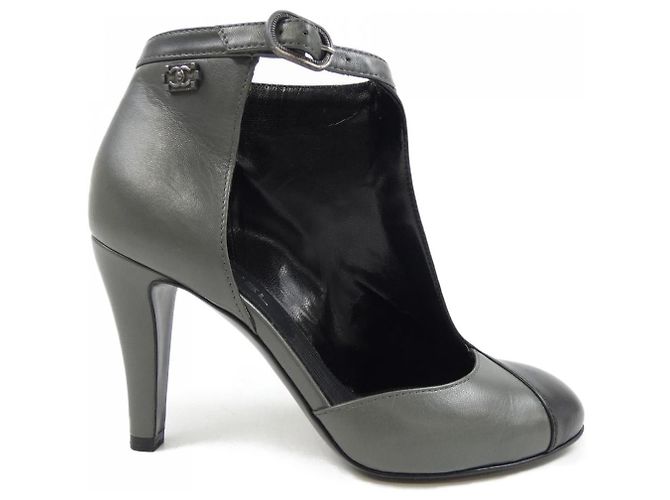 Timeless Chanel Pumps Brown Black