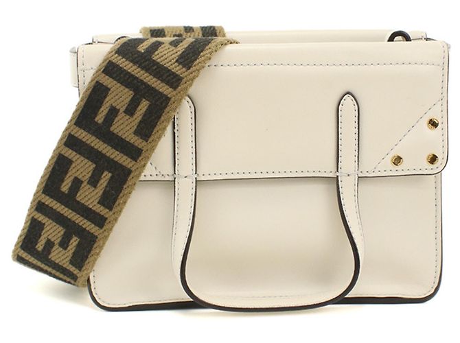 Bolsa Tote Fendi em couro de vitelo marfim