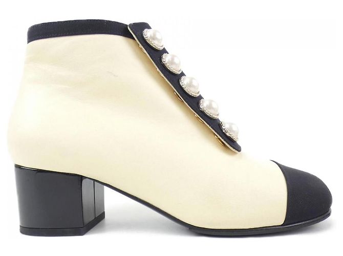 Timeless Chanel G33181 Boots Beige