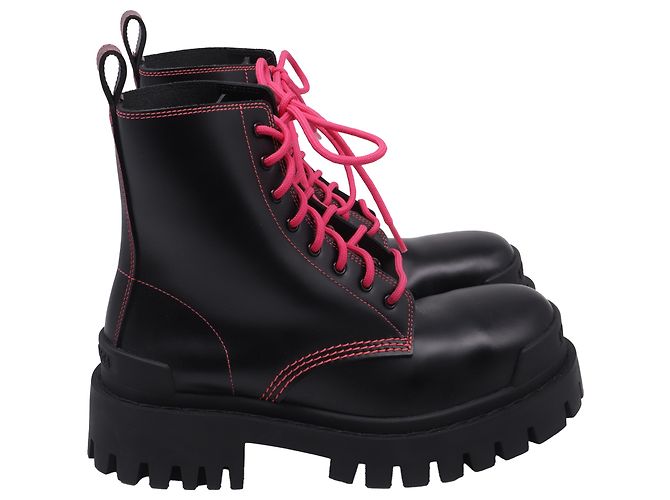 Botas de combate Strike de Balenciaga en piel de becerro negra