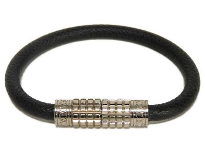 Pulseira Charm Louis Vuitton Preto Prata Cinza