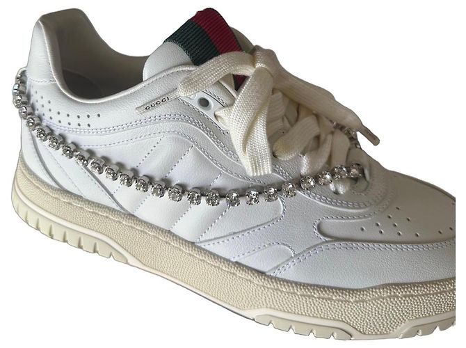 Baskets Gucci en cuir blanc ornées de cristaux