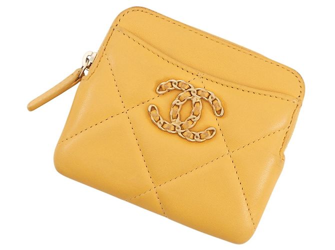 Monedero de piel de cordero amarillo Chanel