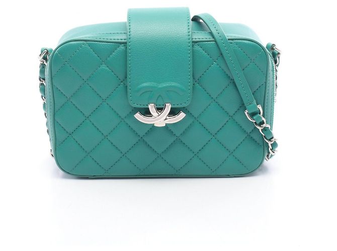 Bolso de hombro Chanel Matelassé Half Coco Verde