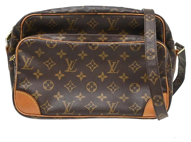 Louis Vuitton Nil Messenger Monogram Canvas 28 Castaño